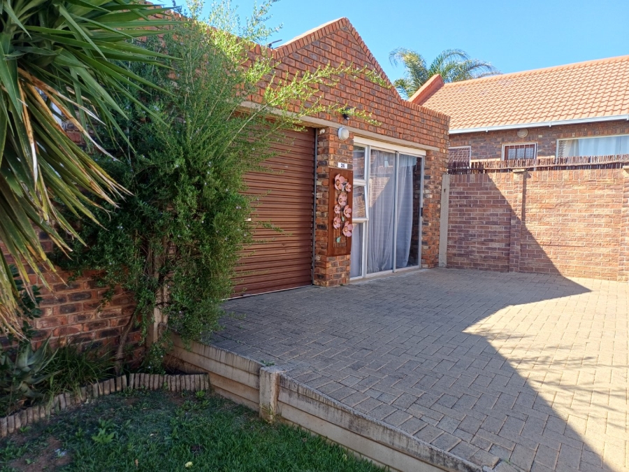 3 Bedroom Property for Sale in Langenhovenpark Free State